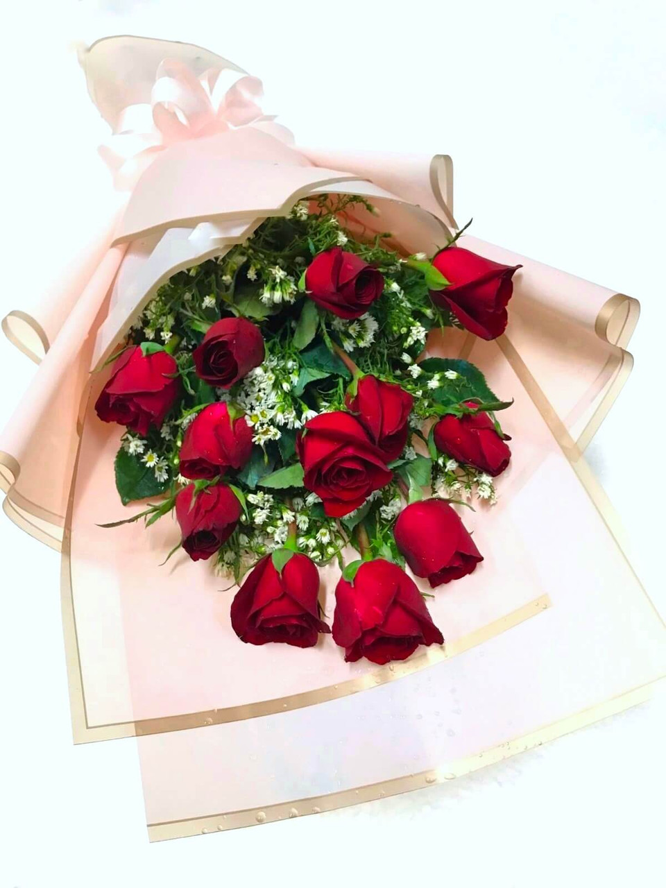 Classic Dozen Red Roses Bouquet